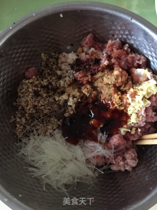 香菇猪肉粉丝包子的做法步骤：4