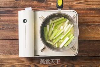 金汤蟹肉扒胜瓜的做法步骤：5