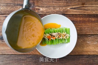 金汤蟹肉扒胜瓜的做法步骤：7