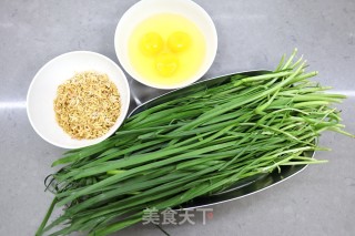 鸡蛋虾皮韭菜馅饼的做法步骤：2