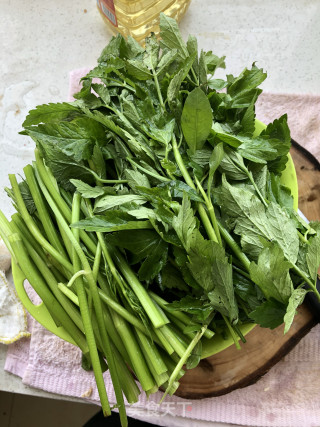 野芹菜的做法步骤：1
