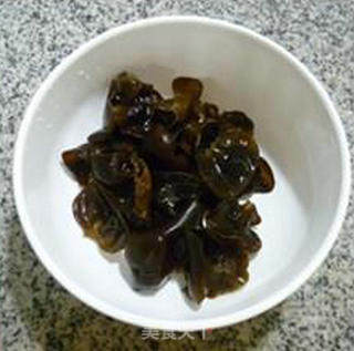 瘦肉片土豆炒黑木耳的做法步骤：2
