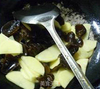 瘦肉片土豆炒黑木耳的做法步骤：7