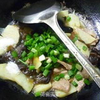 瘦肉片土豆炒黑木耳的做法步骤：10