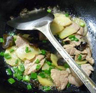 瘦肉片土豆炒黑木耳的做法步骤：11