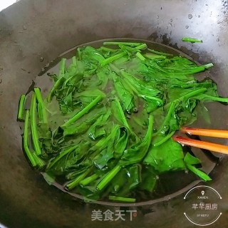鸡肉丸子菠菜汤的做法步骤：3