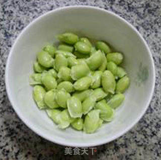 毛豆酸菜梗炒鱿鱼的做法步骤：1
