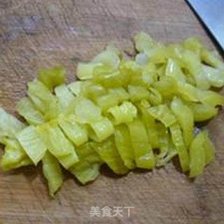 毛豆酸菜梗炒鱿鱼的做法步骤：4