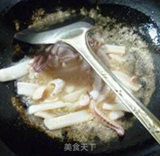 毛豆酸菜梗炒鱿鱼的做法步骤：7
