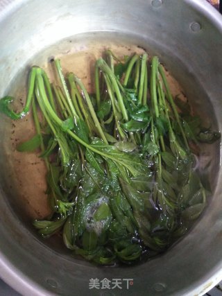 香椿鸡蛋的做法步骤：3