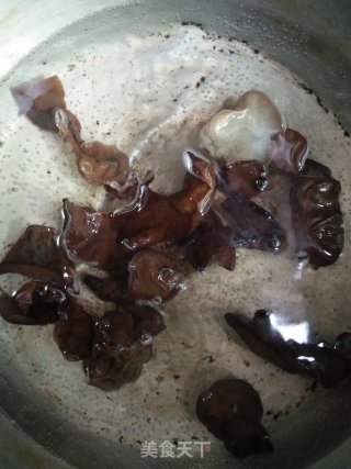 韭菜凉拌耳子的做法步骤：3