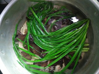 韭菜凉拌耳子的做法步骤：4