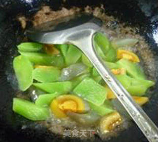 皮蛋炒莴笋的做法步骤：8