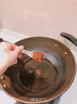 青椒酱炒虾的做法步骤：2