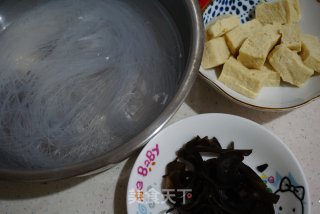 鸭血粉丝汤的做法步骤：1