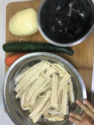 家常拌花菜的做法步骤：1