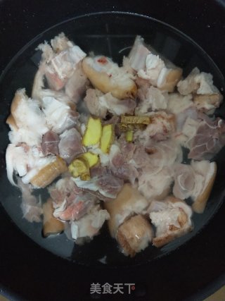 香芋蒸猪手的做法步骤：1