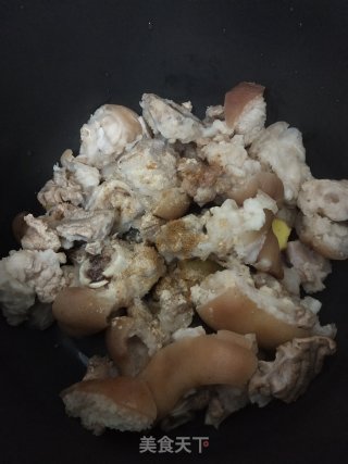 香芋蒸猪手的做法步骤：3