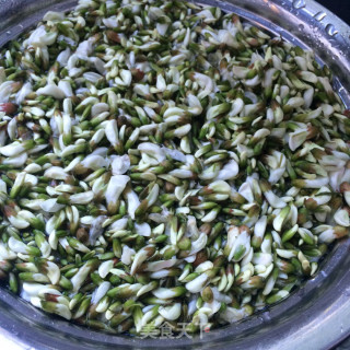槐花麦饭的做法步骤：2