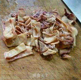 鱿鱼鲞炒扁豆的做法步骤：3