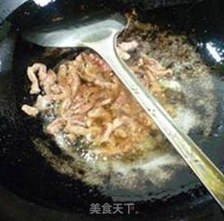 黄花菜瘦肉丝炒灯椒的做法步骤：7