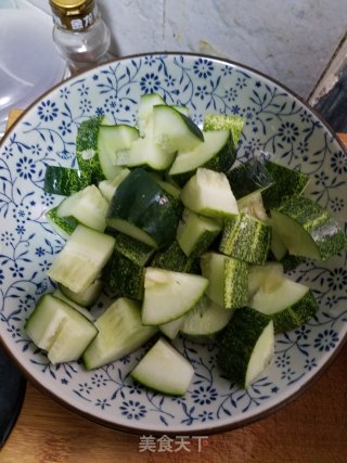 拌黄瓜的做法步骤：2