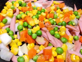 金枪鱼色拉意面包的做法步骤：2