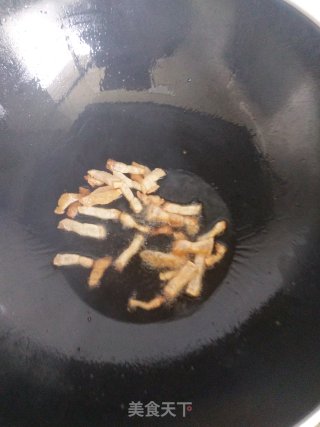 腊肉炒笋的做法步骤：4