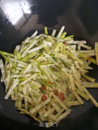 腊肉炒笋的做法步骤：5
