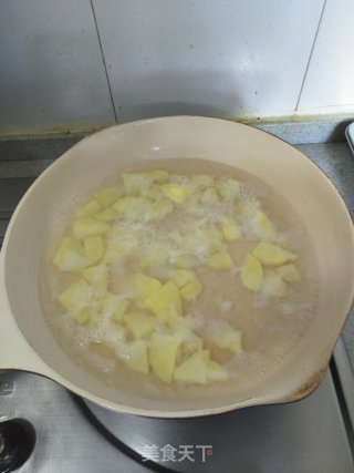 土豆炒西兰花的做法步骤：3
