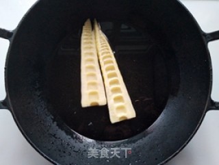 蒜香竹笋拌金针的做法步骤：2