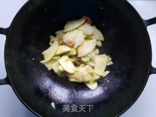 西葫芦炒开洋的做法步骤：8