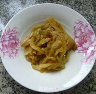 榨菜丝鱿鱼鲞炒毛豆的做法步骤：3