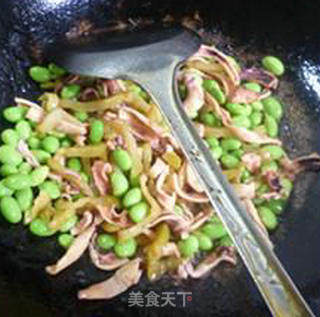 榨菜丝鱿鱼鲞炒毛豆的做法步骤：8