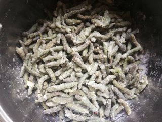蒸楮桃穗炒蒜苔的做法步骤：8
