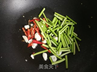 蒸楮桃穗炒蒜苔的做法步骤：10