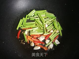 蒸楮桃穗炒蒜苔的做法步骤：11