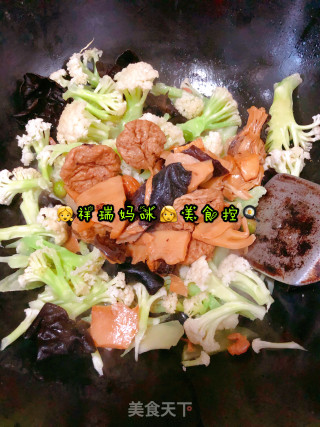 ????‍????仙草烹饪????cooking????‍????：祥瑞宝贝的餐桌之青笋花菜????的做法步骤：5