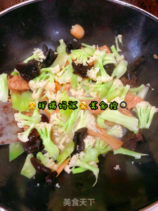 ????‍????仙草烹饪????cooking????‍????：祥瑞宝贝的餐桌之青笋花菜????的做法步骤：7