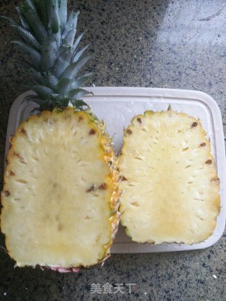 五彩菠萝饭的做法步骤：1