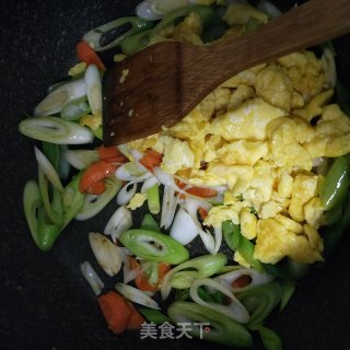 葱爆蛋的做法步骤：6