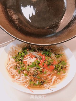 小米椒蒜蓉金针菇的做法步骤：6