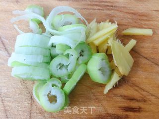 香煎鹌鹑#下酒菜#的做法步骤：2