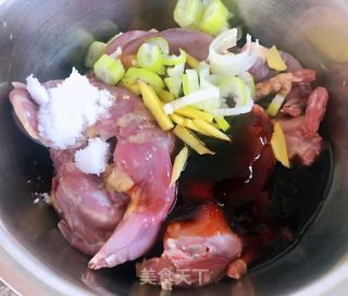 香煎鹌鹑#下酒菜#的做法步骤：3