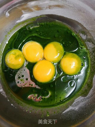 菠菜芒果蛋糕卷的做法步骤：3
