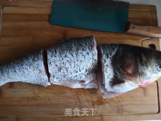 裙带菜豆腐香菇炖鱼尾的做法步骤：2