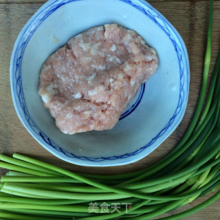 酱肉末炒蒜苔的做法步骤：1