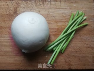 蒜苔炒馍花的做法步骤：1