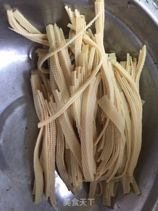 豆腐丝炒芜茜的做法步骤：1