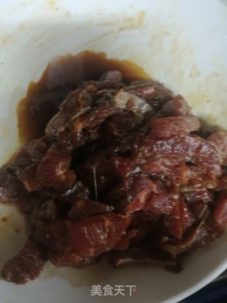 玉米牛肉披萨的做法步骤：2